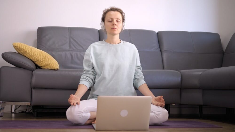 Can I meditate while cleaning?